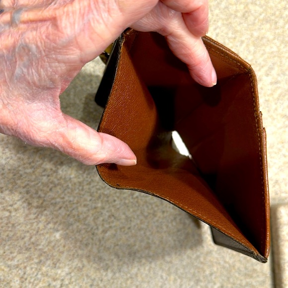 Authentic Louis Vuitton Monogram Wallet. - Picture 5 of 9